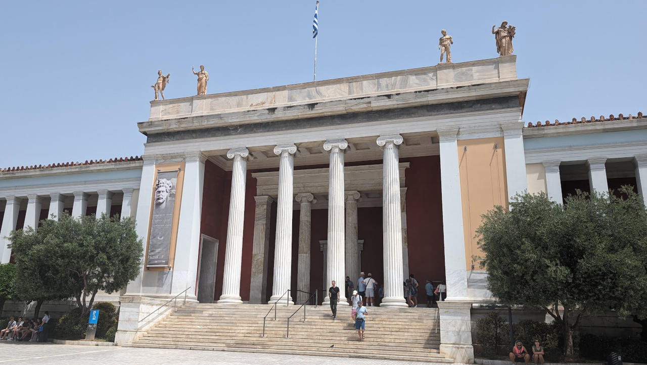 Außenansicht des archäologische Museum in Athen