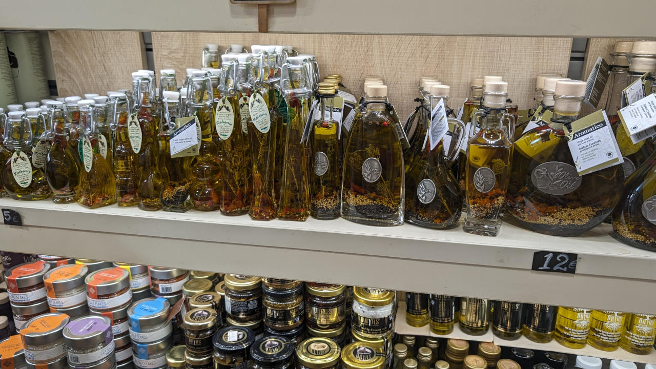Olivenöl oder andere Oliven-Produkte sind ein Muss-Souvenir, nicht nur in Athen sondern insgesamt in Griechenland