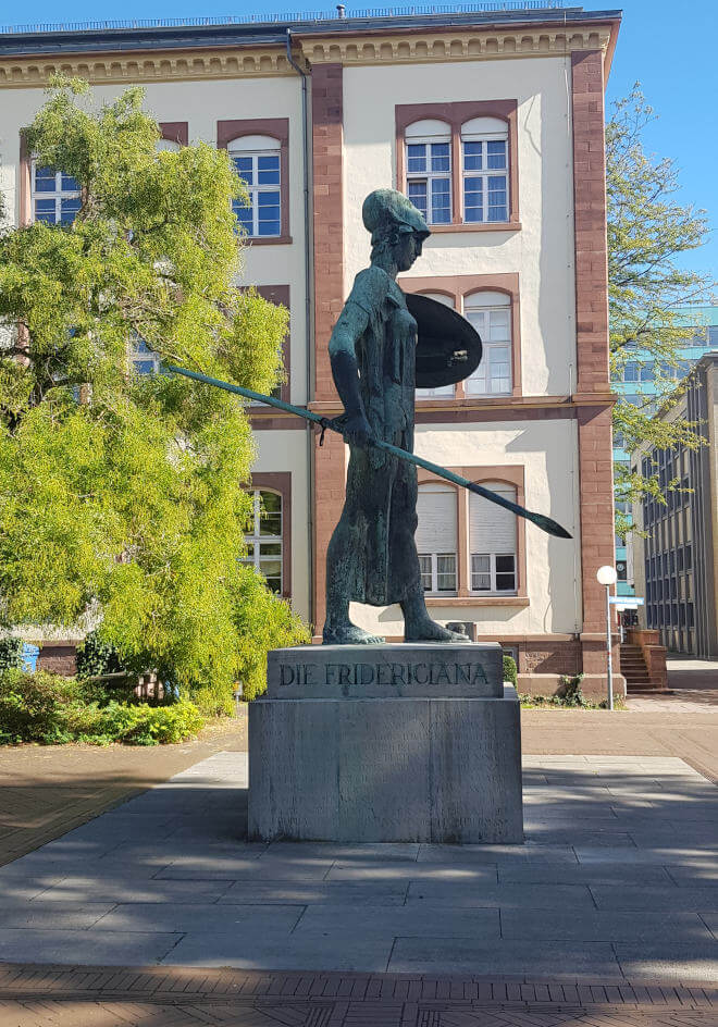 Athene Statue am KIT in Karlsruhe.jpg
